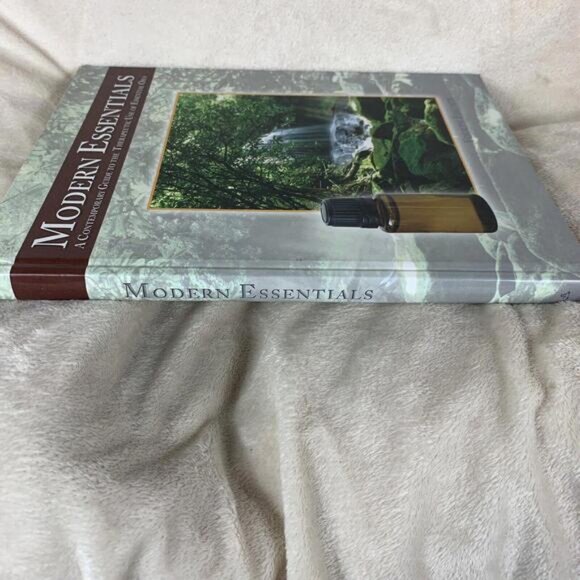 Modern Essentials A Contemporary Guide to the Therapeutic Use of Oil Book 4th Ed - Picture 3 of 9